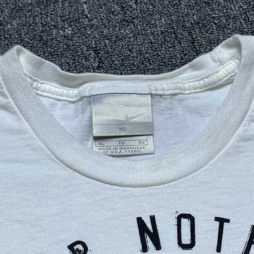 Nike T-Shirt XL White Fear Nothing Dominate Everything Football Graphic Tee - Picture 3 of 6